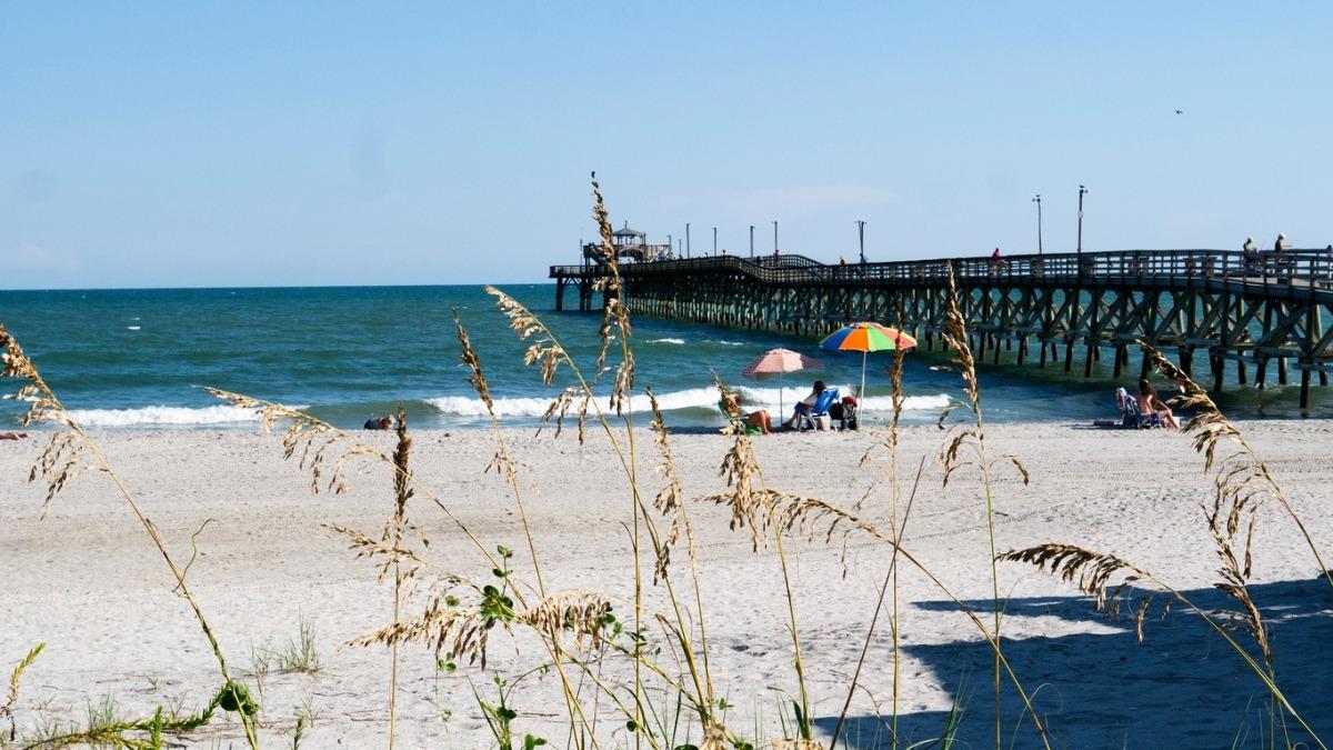 picture of Cherry Grove Pier showing beach and the ocean