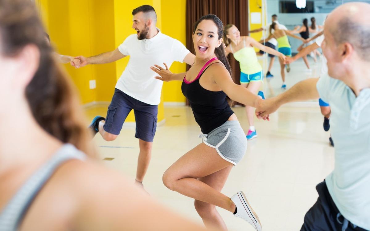 dancing couples enjoying shag dancing